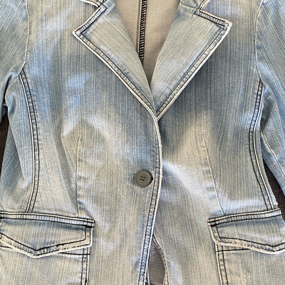 Casual blue jean jacket - Picture 2 of 3